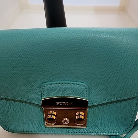 Furla Metropolis Mini Crossbody Pebbled Leather W/Chain Aqua Excellent Used Cond - Picture 6 of 16